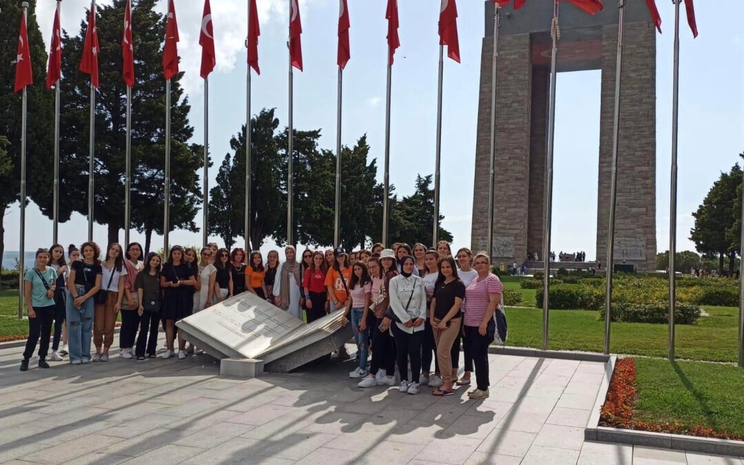 Lise Düzeyindeki Türk Kız Öğrencilerine Çanakkale Gezisi Düzenlendi