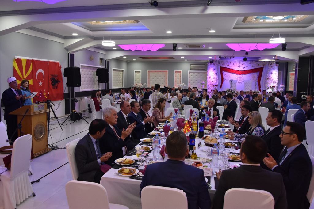 Abdülhakim Hikmet Doğan Eğitim, Kültür ve Sanat Merkezi – ADEKSAM, 3 Haziran 2018 tarihinde Gostivar’da iftar yemeği verdi.